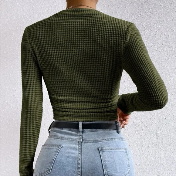 Waffle Knit Ruched Side Crop Top - Picture 4 of 8
